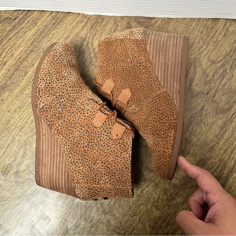 Toms Kala Suede Wedge Brown Booties Cheetah Print Ankle Boots Size 7